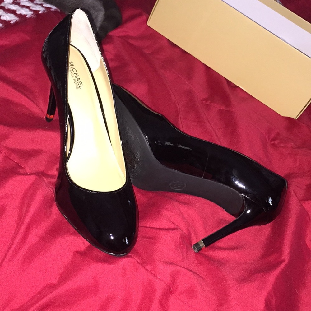 Brand new micheal kors black heels size womens 8